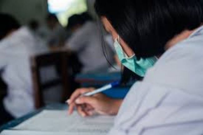 Barbijos y distancia para rendir exámenes presenciales