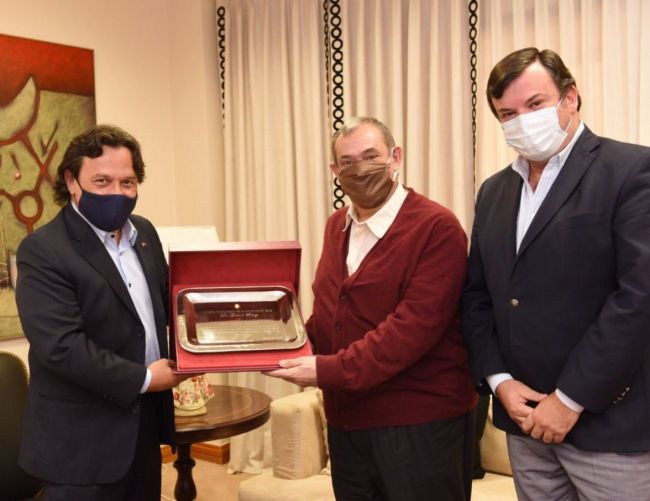 Merecido reconocimiento al Dr. Palacios