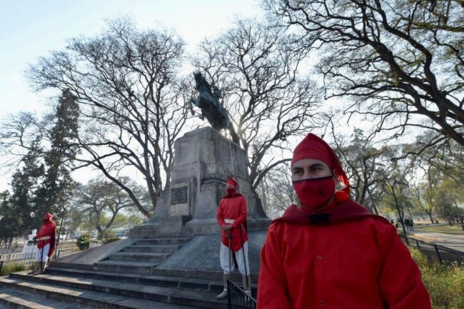 El acto central en el monumento al Libertador
