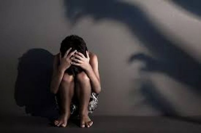 Abuso de su hija y de su hijastra