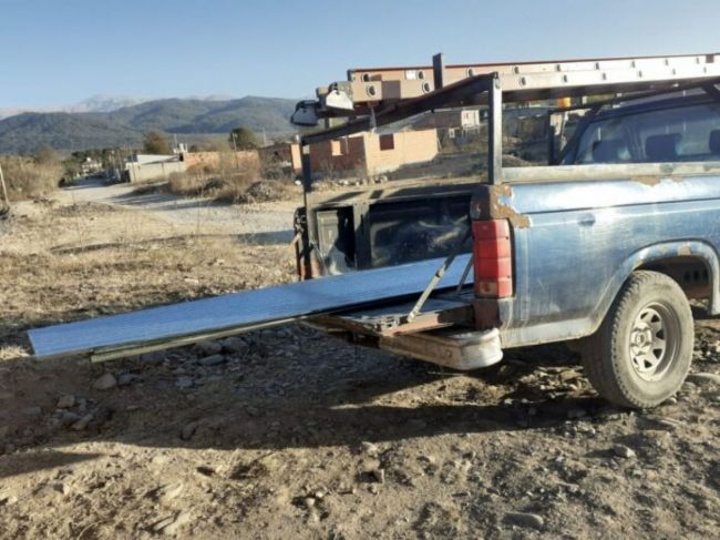 Asistencia con chapas a familias de La Caldera