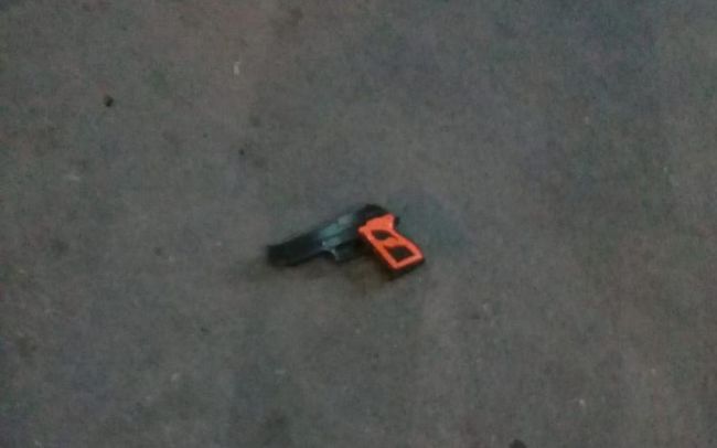 El arma de juguete utilizada