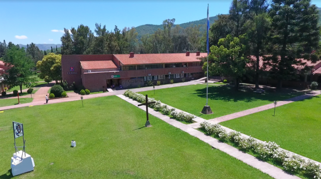 Campus vacío y clases virtuales