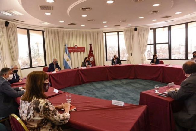 Legisladores con el gobernador