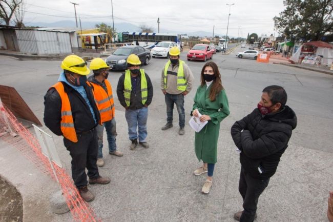 Bettina en la obra de la rotonda
