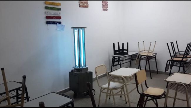 El robot desinfectante Made In Salta en acción