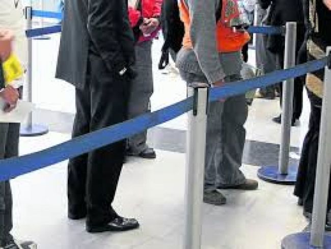 Filas sin distanciamiento