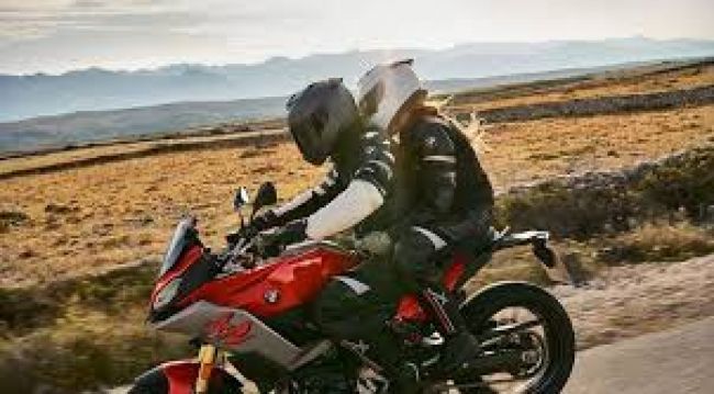 Ofreció acercarla en moto y la violó