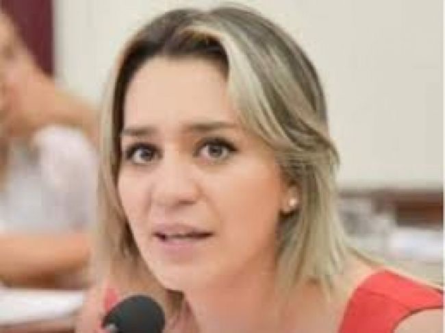 La edil hot y un cruce con sus pares