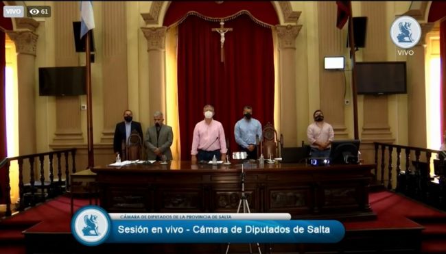 Minuto de silencio y bandera a media asta en la sesión de Diputados