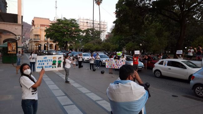 Nueva protesta de padres de alumnos del Colegio María Reina