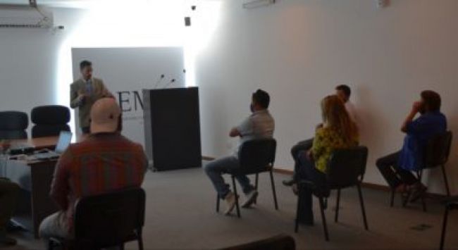 El fiscal se reunió con familiares de la víctima