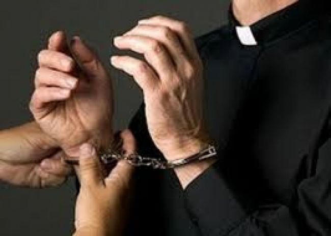Otro sacerdote detenido por abuso sexual