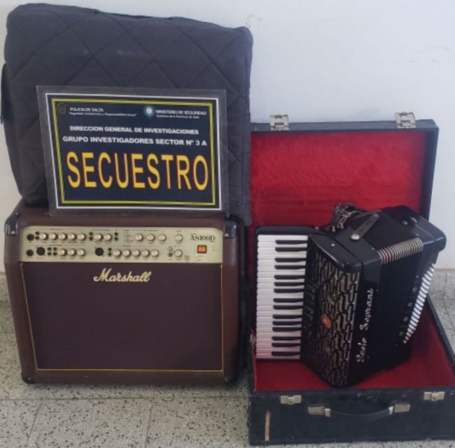 Ofrecía los instrumentos por redes sociales