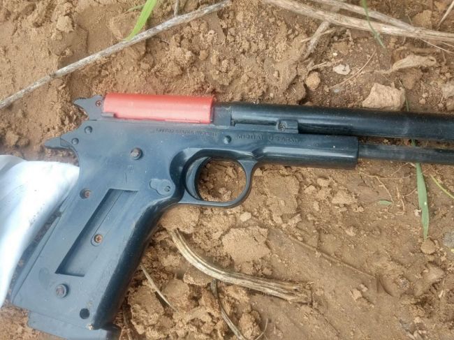 El arma de juguete con la que asaltaban