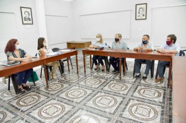 Reunión por becas municipales