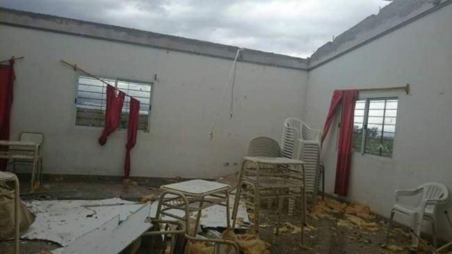El temporal provocó daños en una escuela  Crédito: Fabian Leiva