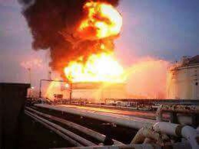 Fuego en destilería