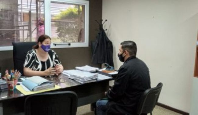 La fiscal Poma con el hermano d e la víctima