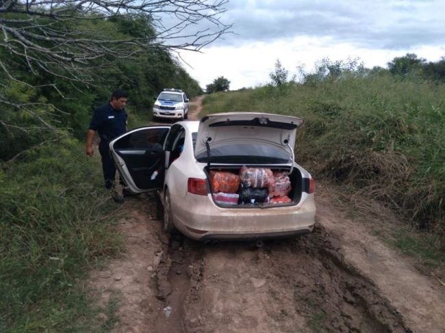 Contrabando en un camino vecinal