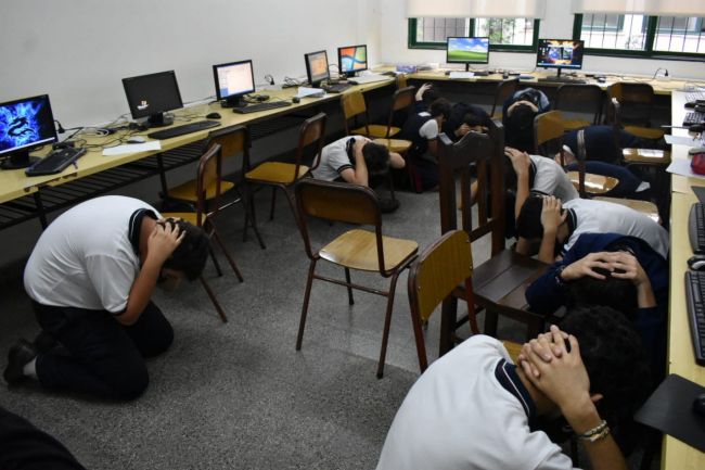 Simulacro de sismo e incendio