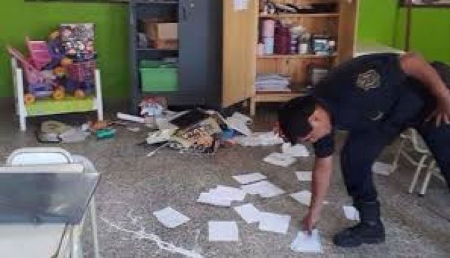 Condenados por robas en una escuela