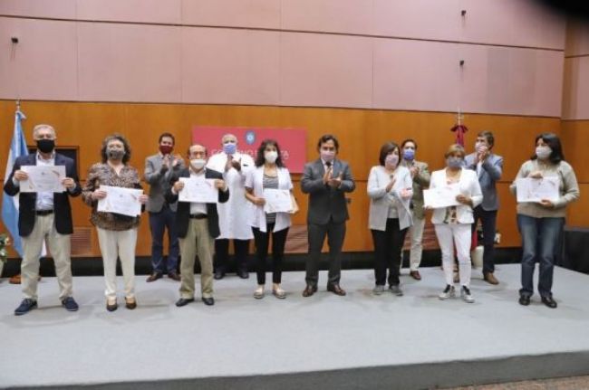 Reconocimiento a médicos jubilados que practicaron telemedicina