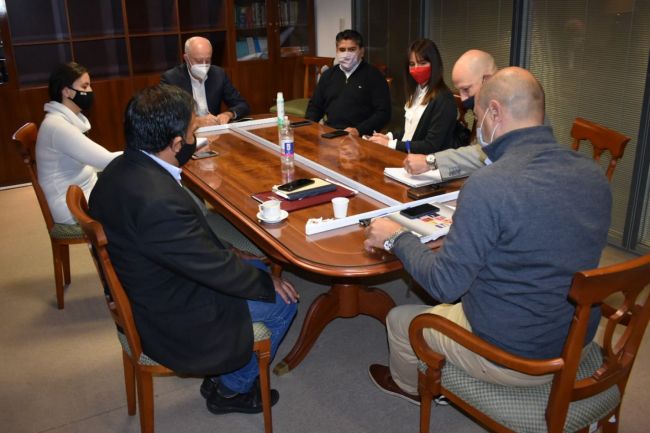 Buscan apuntalar al comercio legal