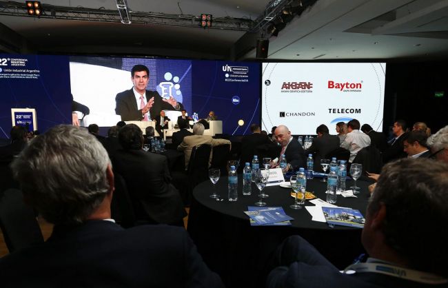 Panel en la charla de la UIA