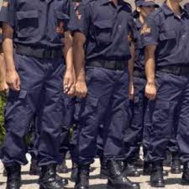 Se trata de un oficial y dos sargentos