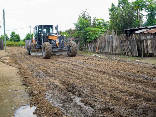 Nivelación de calles en Orán