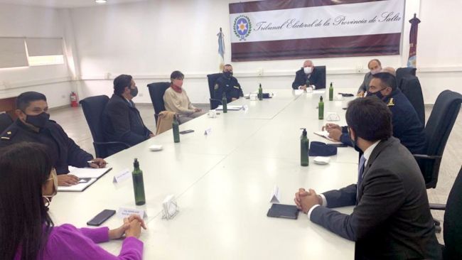 Reunión en el Tribunal electoral