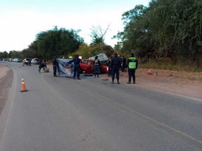 Chocaron una camioneta con un Renault 12