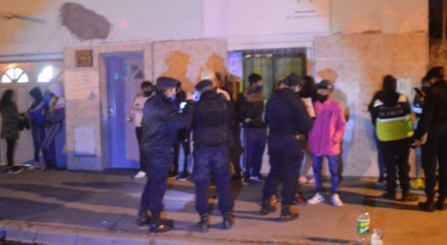 Fiestas clandestinas pese al confinamiento