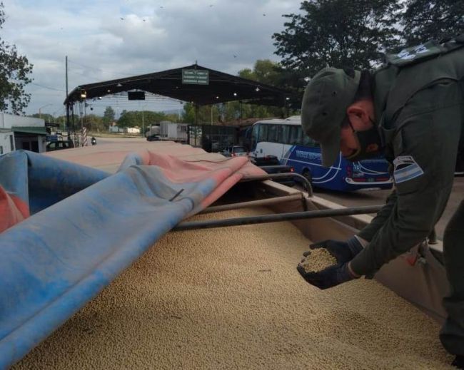 Soja secuestrada a metros de la frontera