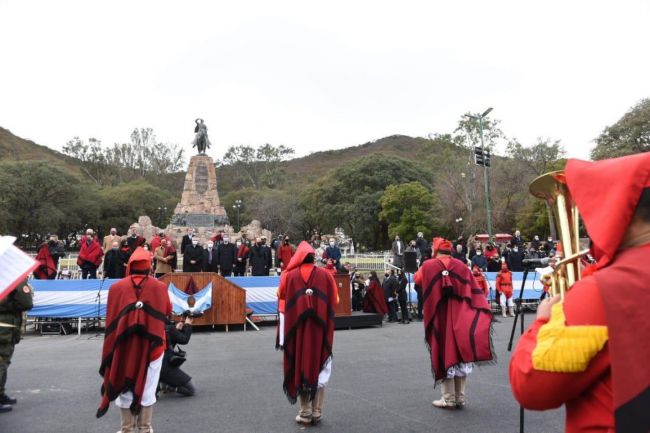 Acto Central en el Monumento a Güemes