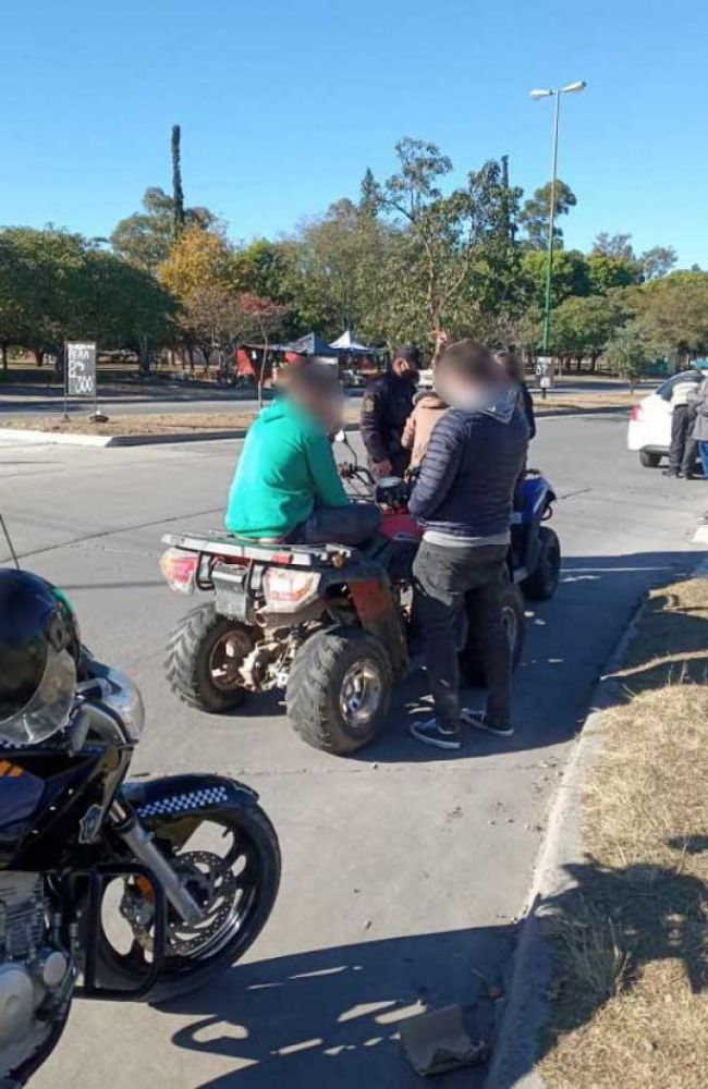 Un joven y un adolescente manejaban el vehículo