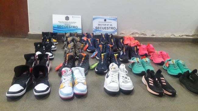 Las zapatillas recuperadas