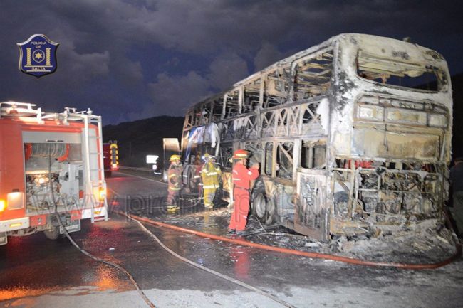 El incendio consumió el vehículo