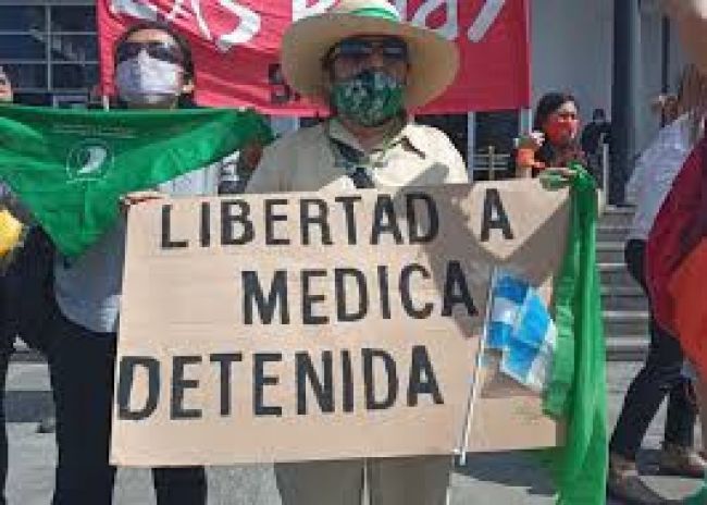 Detención, protesta y liberación