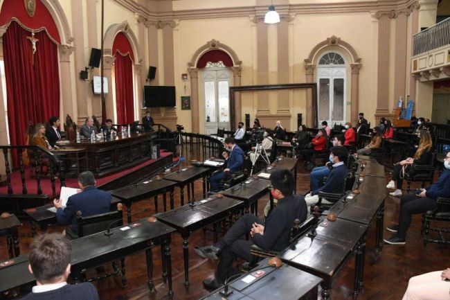 Estudiantes en el recinto