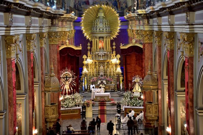 El obispo de Orán presidió la Misa del primer día del Triduo