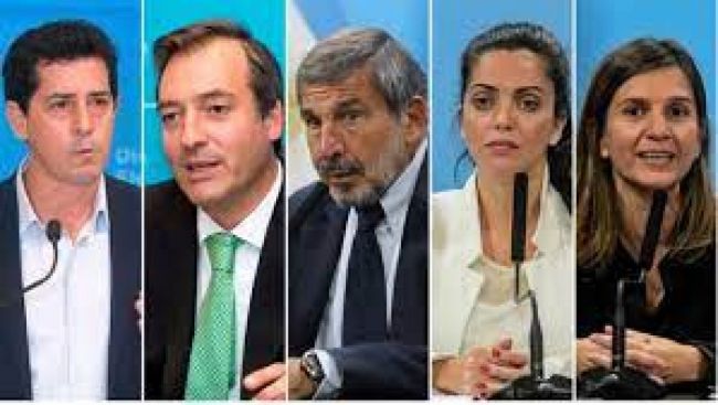 Ministros se alejan del gabinete tras la derrota