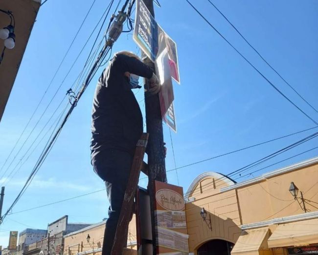 Retiro de cartelería
