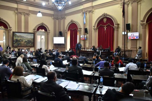 Un total de 56 convencionales asistieron al plenario