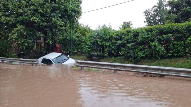 Un auto cayó al canal paralelo a la ruta nacional 68