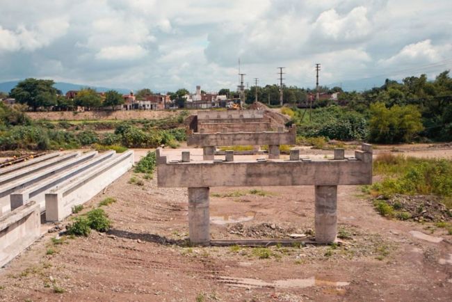 Obra del nuevo puente sobre el río Arenales