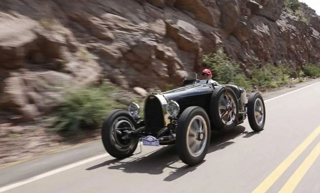 Autos clásicos por el NOA