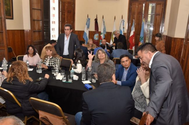 Trabajo en comisiones en el Parlamento del NOA