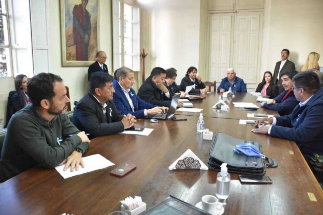 De Los Ríos con senadores